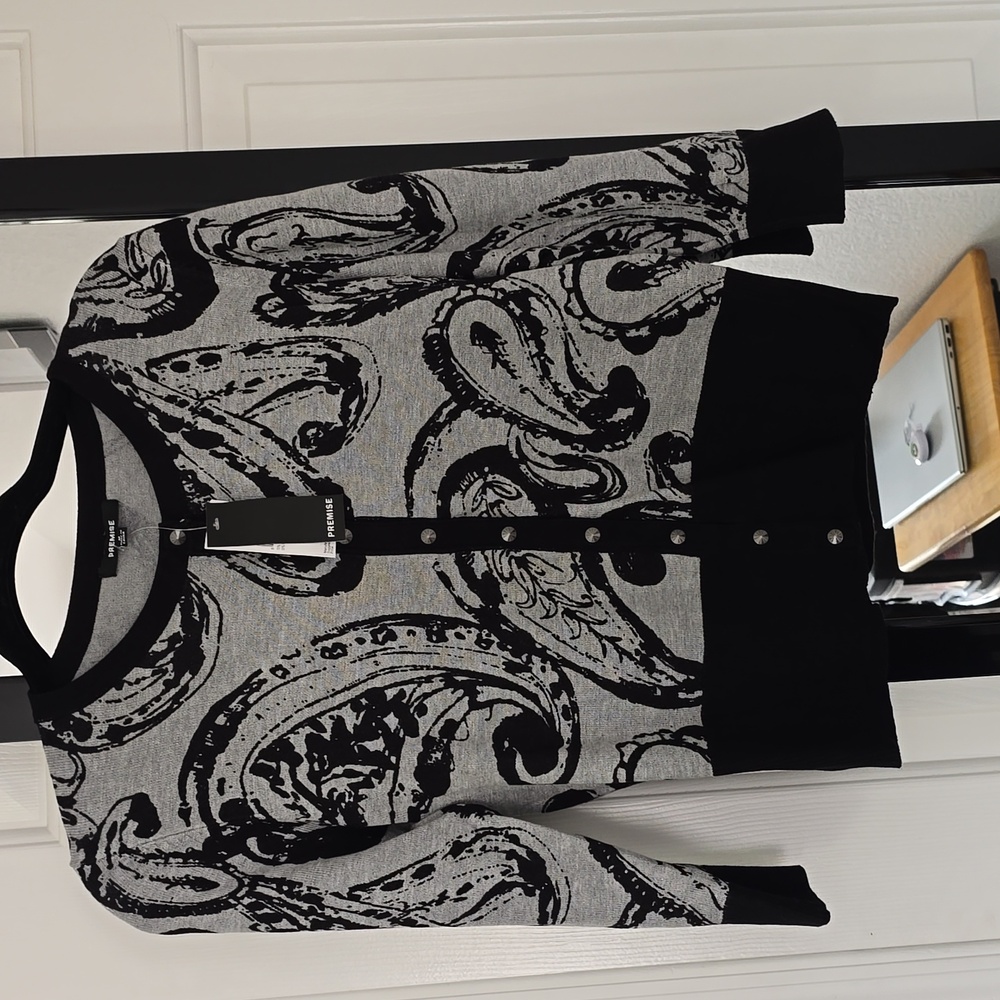 Premise Black and Gray Paisley Women's Sweater Sz Med Nwt - Picture 2 of 5